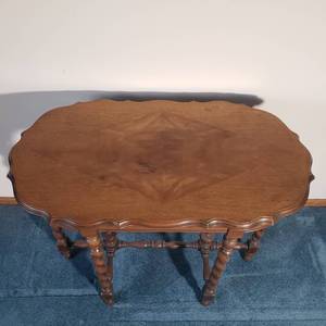 lot 4 image: Vintage Barley Twist Side Table