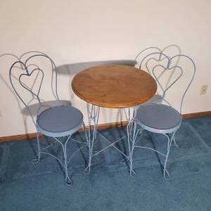 lot 53 image: Antique Ice Cream Table and Chair Set