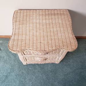 lot 25 image: Casually Elegant Wicker Side Table