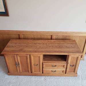 lot 111 image: Oak Contemporary Entertainment Cabinet