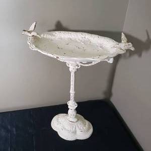 lot 54 image: Charming Iron Hummingbird Birdbath