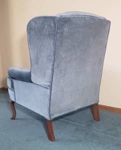 lot 94 image: Blue Velvet Queen Anne Wing back Chair (set)
