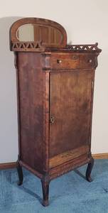 lot 13 image: Chic Empire Style Four Shelf Cabinet