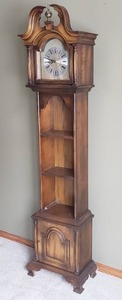 lot 70 image: Handsome Traditional Hall Clock