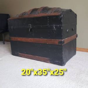 lot 101 image: Antique Oversized Camelback Steamer Trunk Chest