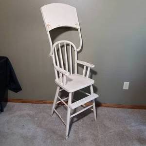 lot 152 image: Charming Antique Highchair