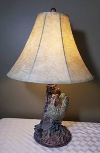 lot 39 image: Colorful Figural Rooster Table Lamp