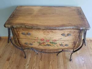 lot 32 image: Charming Painted Bombay Dresser