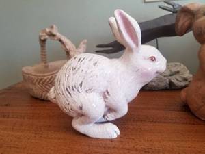 lot 233 image: Collection of Rabbit Decor