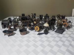 lot 231 image: Antique Metal Figurines