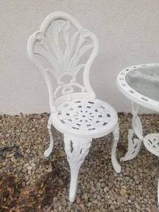 lot 17 image: Wonderful Iron Tea Table and Chairs