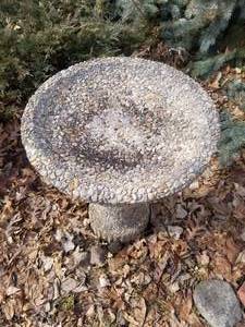 lot 3 image: Wonderful Stone Birdbath