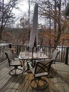 lot 1 image: Fantastic Patio Dining Set