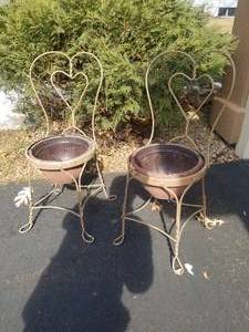 lot 9 image: Sweet Ice Cream Chair Planters