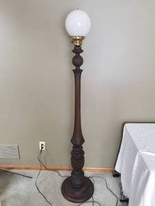 lot 149 image: Amazing Vintage Pedestal Floor Lamp