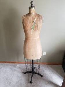 lot 129 image: Antique JR Bauman NYC Dress Form- Womens 36
