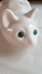 lot 206 image: Vintage ELPA Alcobaca Portugal Crouching Cat Hand-Painted wGlass Eyes