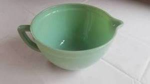 lot 207 image: Fire King Jadeite Batter Bowl  2.5 quart