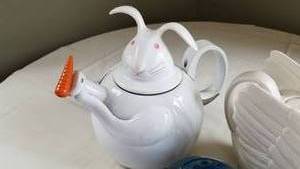 lot 213 image: Figural Teapot Collection  Bunny, Swans, Cottage & Melon