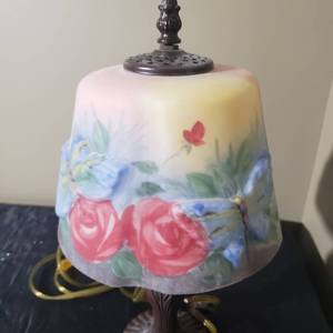lot 77 image: Colorful Reverse Painted Shade Table Lamp