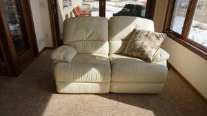 lot 4 image: Hom Furniture Dylan Flexsteel Power Vanilla Leather Love Seat