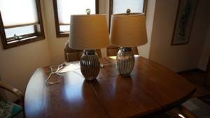 lot 26 image: 2 Lamps with Shades