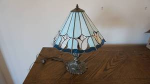 lot 27 image: Tiffany Style Lamp