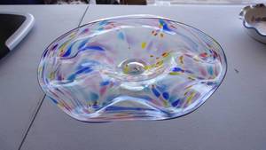 lot 32 image: Hand Blown Colorful Glass Swirl Dish
