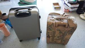 lot 35 image: 2 Pieces of Luggage