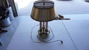 lot 73 image: Desk Lamp