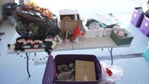 lot 75 image: Large Lot of Christmas Items