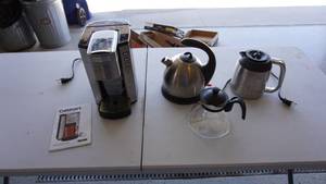 lot 116 image: Cuisinart Coffee Maker  3 Coffee Pots