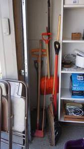 lot 117 image: Garage Items