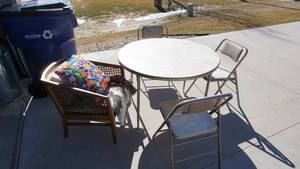 lot 124 image: Round Cardboard Table with 3 Folding Chairs  Wood Wicker Cushioned Chair