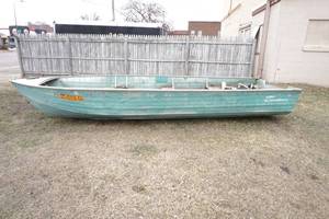 lot 5 image: Crestliner