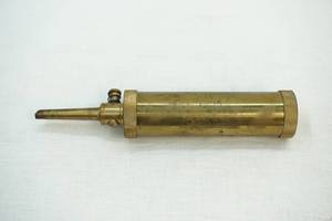 lot 13 image: Gun powder flask