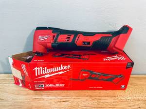 lot 2 image: Milwaukee Tool M18 Cordless Oscillating Multitool 2626-20