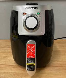 lot 37 image: Chefman Air fryer Small 2 Liter Compact
