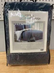 lot 41 image: Bella Russo 3 Piece Reversible Queen Coverlet Bedding Set