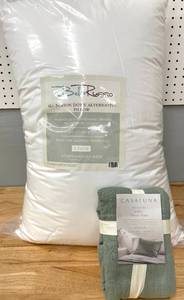 lot 43 image: Lot of 2 Bella Russo All season Down Alternative Queen Pillows & 2 Shams
