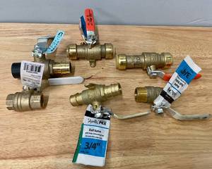 lot 71 image: Lot of Sharkbite Copper Ball Valves