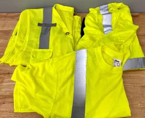 lot 77 image: Lot of 3 Mens Safety High Res Reflective Shirts & Vest 2XL
