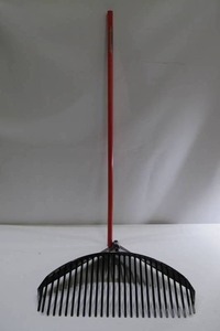 lot 879 image: Golden Gark XXL Multi-Purpose 3-in-1 Rake, Shovel, & Sift