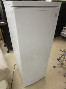 lot 628 image: KENMORE COMPACT REFRIGERATOR