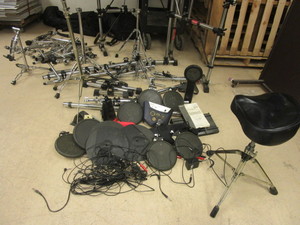 lot 631 image: ROLAND TD-6 ELECTRONIC DRUM KIT