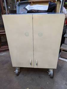 lot 190 image: Metal GarageShop Storage Cabinet wWheels