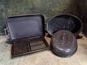lot 164 image: Large Enamel Roasting Pan & Deep Broiler Pan