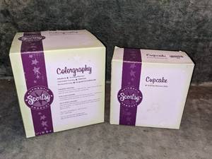 lot 52 image: Scentsy Cupcake & Colorgraphy, New