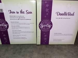 lot 53 image: Scentsy Doodle Bud and Fun in the Sun Warmers