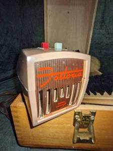 lot 134 image: Vintage Fostoria Electric Shoe Cleaner wAttachments